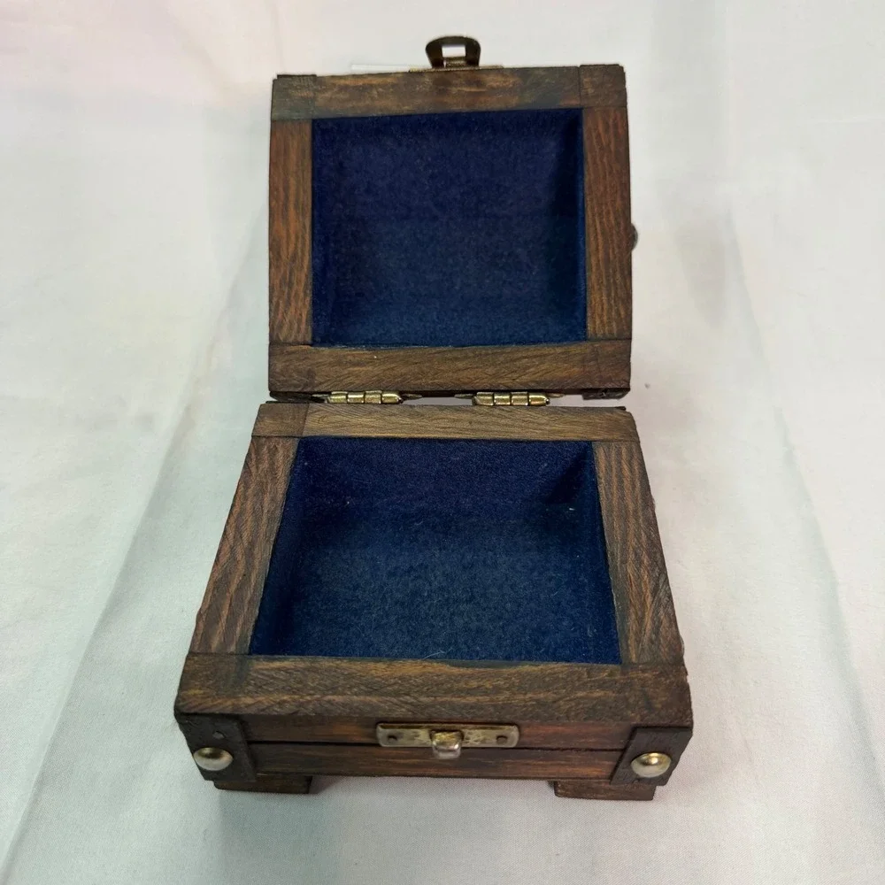Vintage Wooden Treasure Chest Mini Jewelry Box Trinket Trunk Blue Velvet‎ Lining